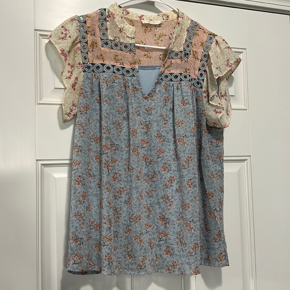 Entro Floral shirt sleeve top from Red Dress Boutique size small